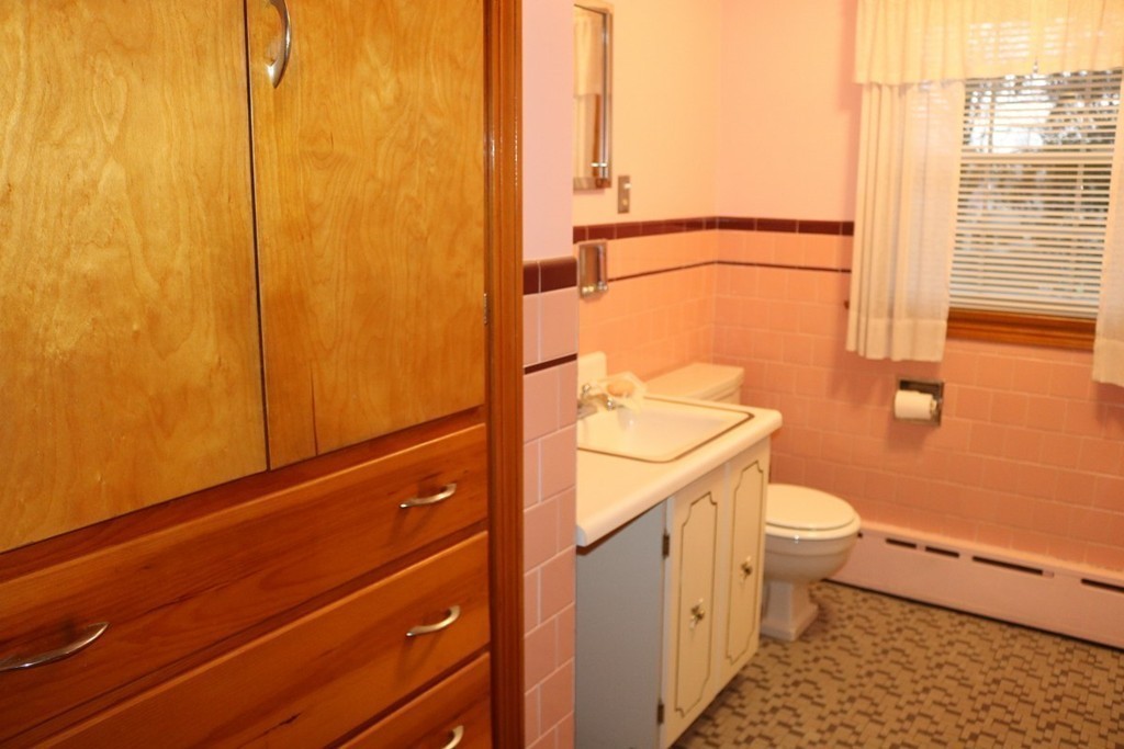 34 Arkwright Road Webster, MA 01570 - Photo 17 of 30 Gallery Image 17