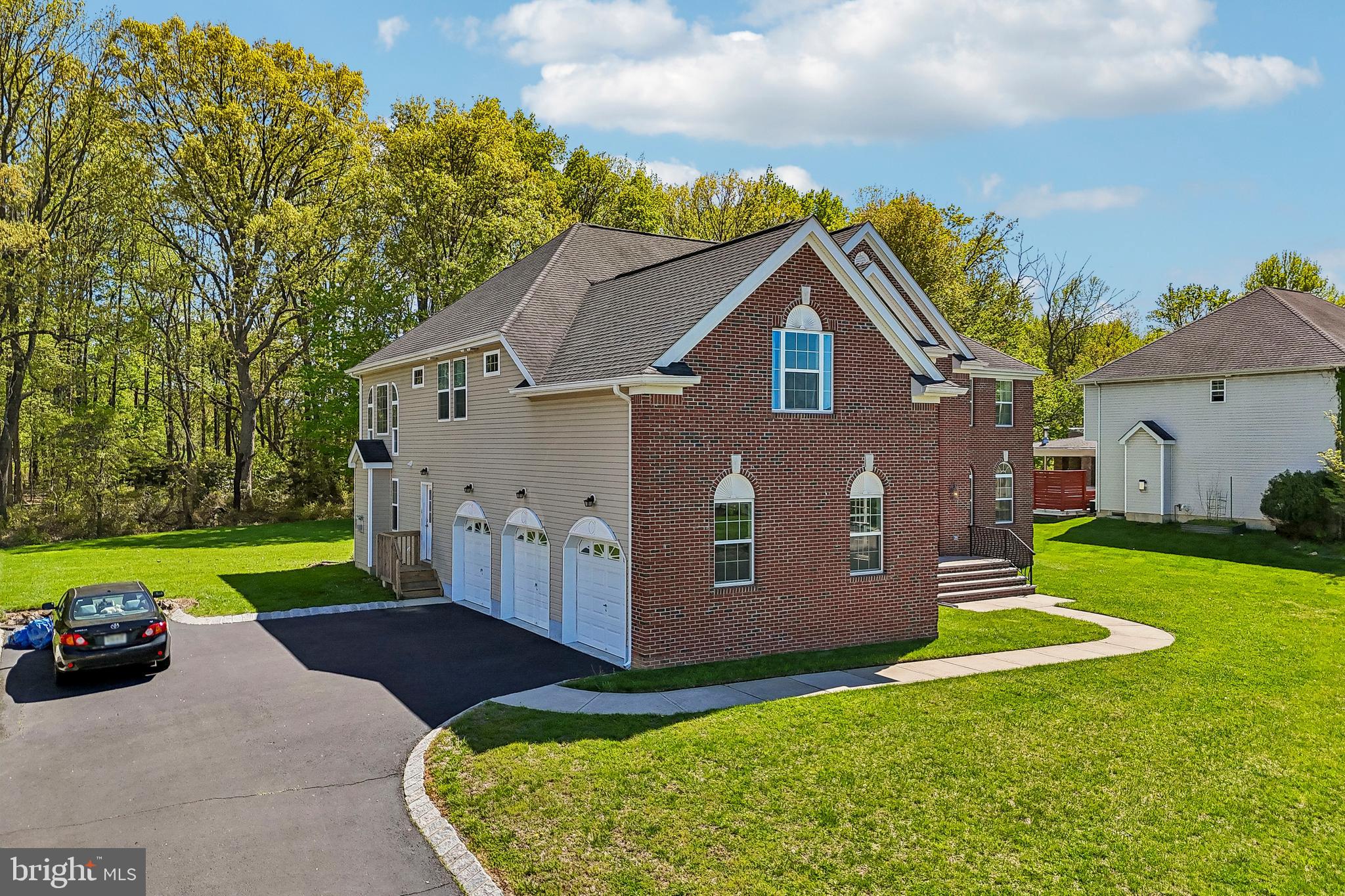 41 Emerald Road Robbinsville, NJ 08691 - Photo 4 of 69 Side entry garage