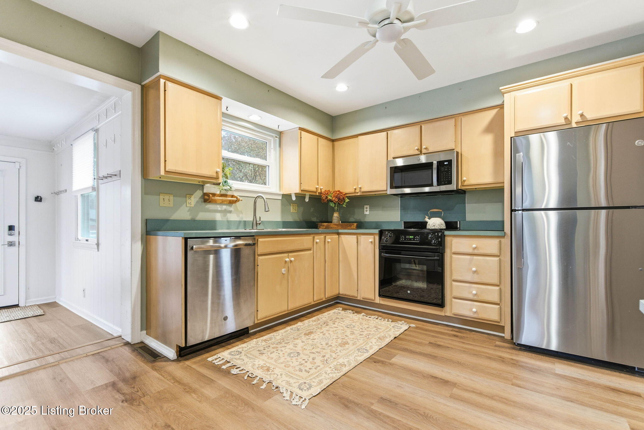 4302 Kinloch Road Louisville, KY 40207 - Photo 9 of 34 Kitchen