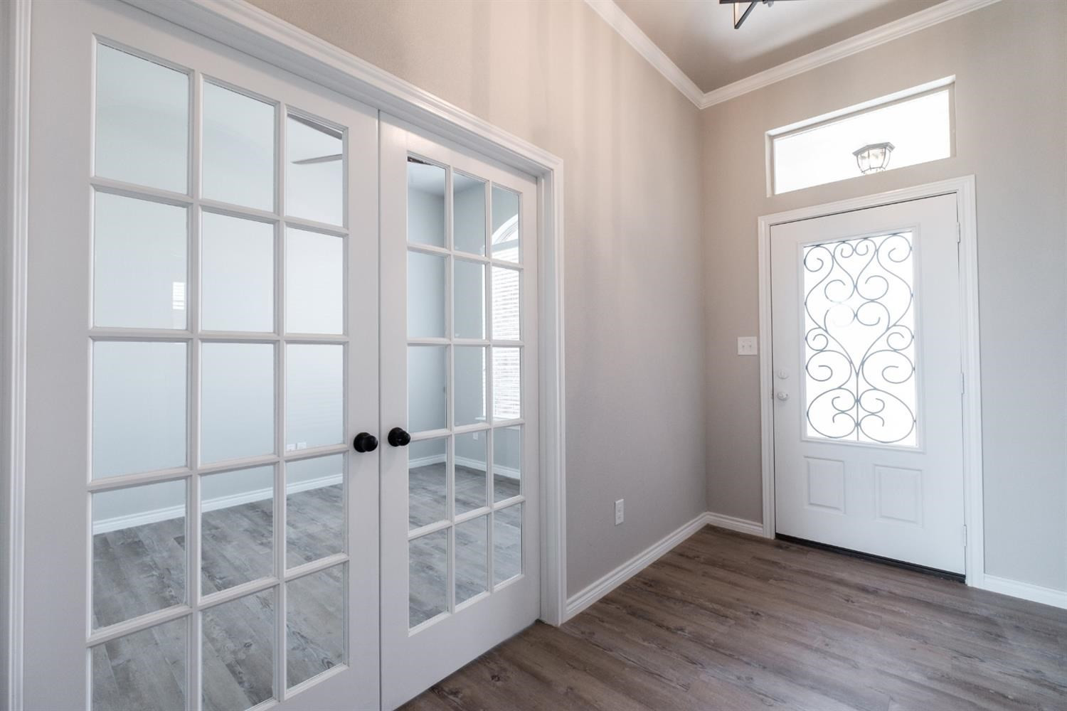 9609 Hyden Avenue Lubbock, TX 79424 - Photo 4 of 29 an empty room with windows