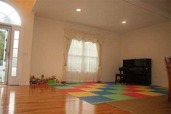 4 Aspen Road Shrewsbury, MA 01545 - Photo 3 of 20 Gallery Image 3