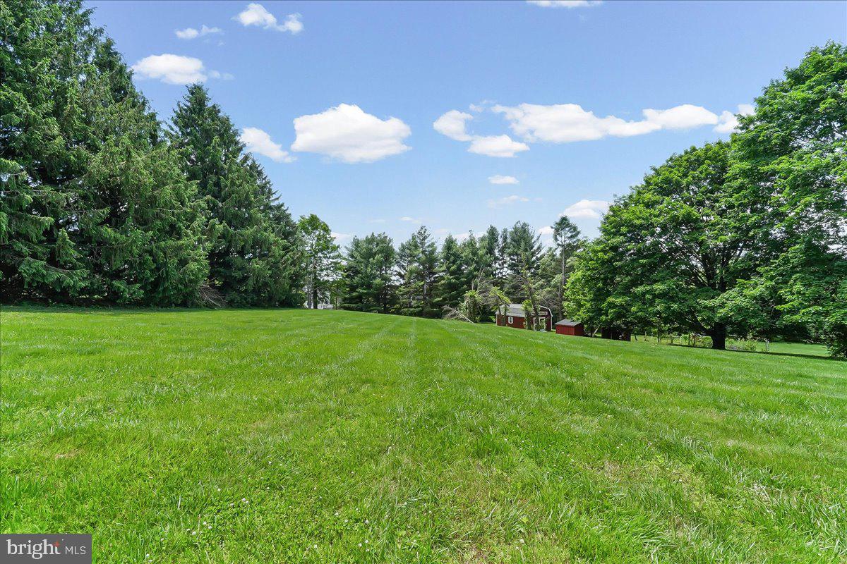 207 West Woodview Road West Grove, PA 19390 - Photo 6 of 34