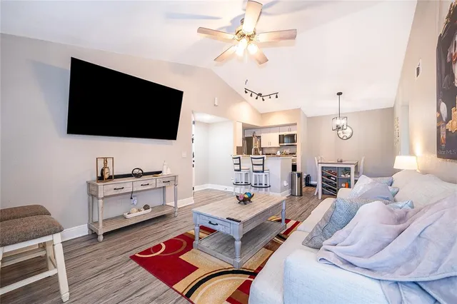 $189,900 | 5140 Conroy Road, Unit 38, Orlando, FL 32811