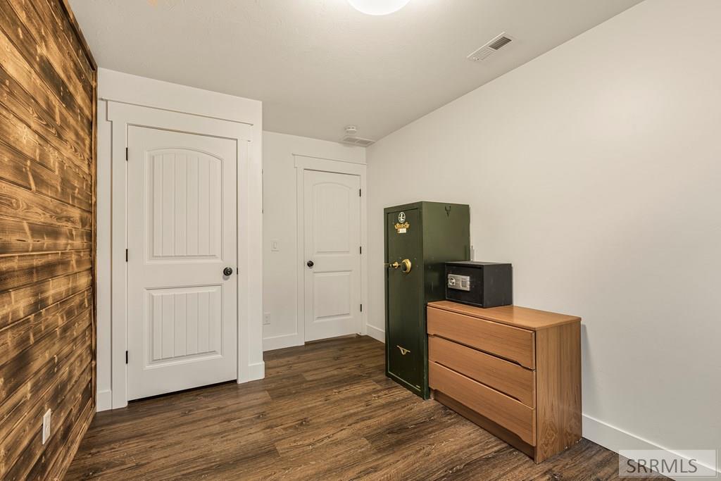7232 East Middle Fork Road Idaho Falls, ID 83406 - Photo 39 of 72 Bedroom 3