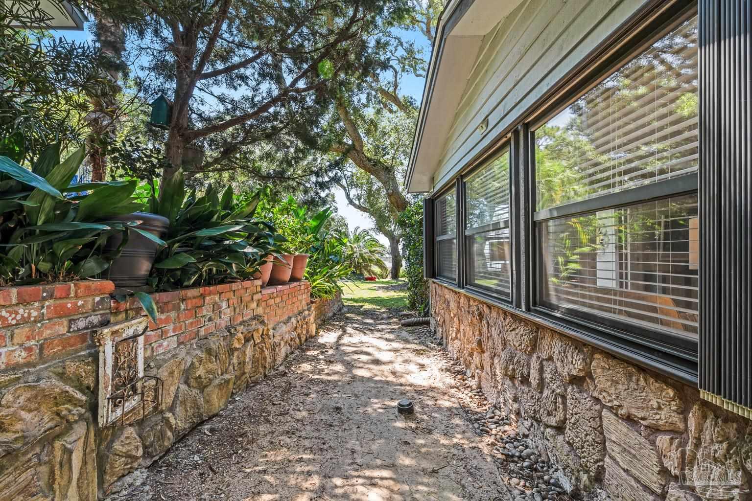 15017 Innerarity Point Road Pensacola, FL 32507 - Photo 18 of 72 Gallery Image 18
