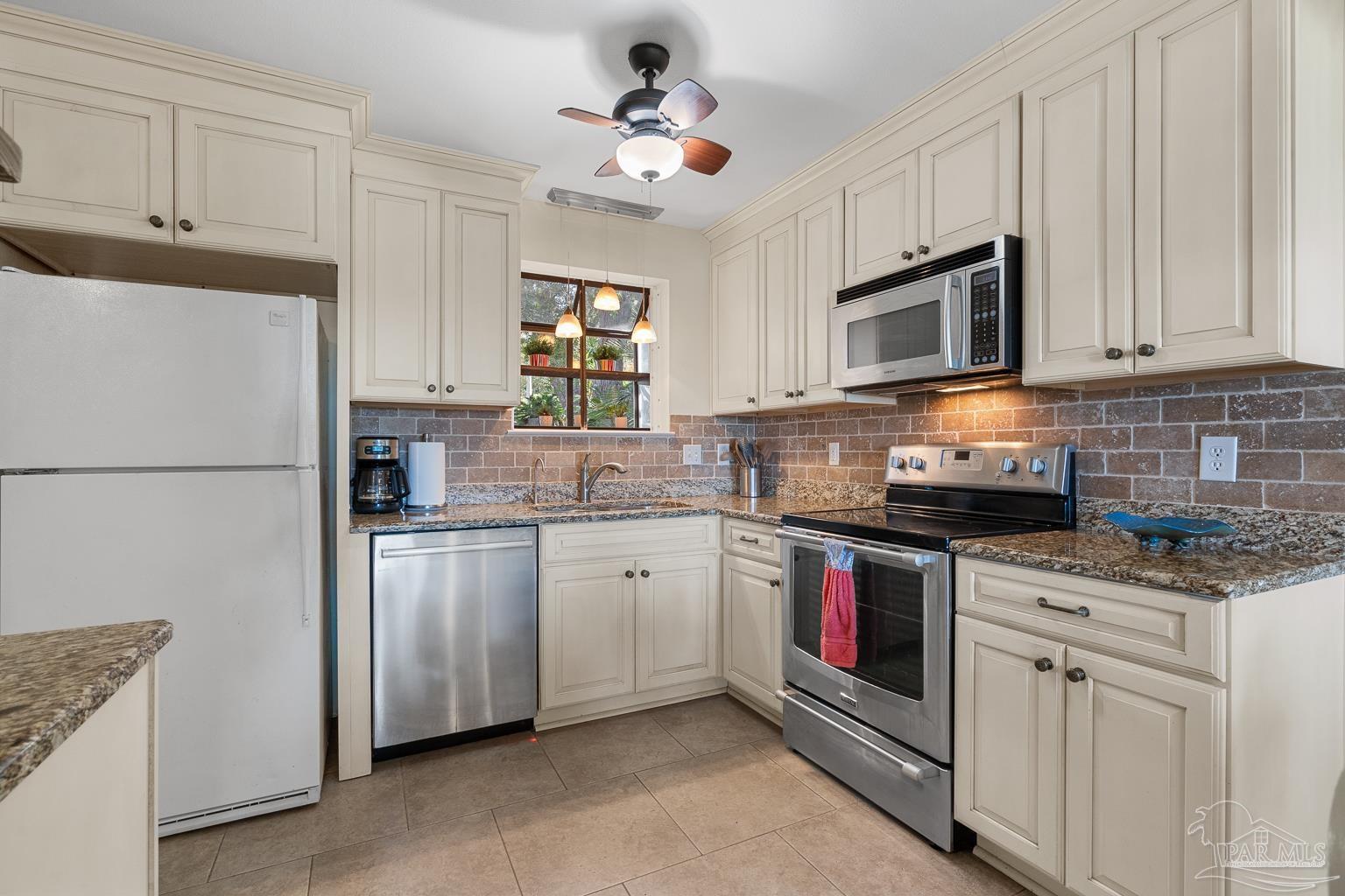 15017 Innerarity Point Road Pensacola, FL 32507 - Photo 24 of 72 Gallery Image 24