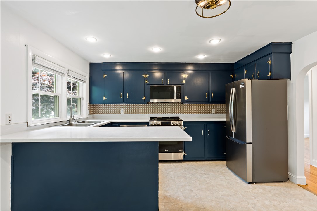 3 Ruth Street Middletown, RI 02842 - Photo 9 of 29
