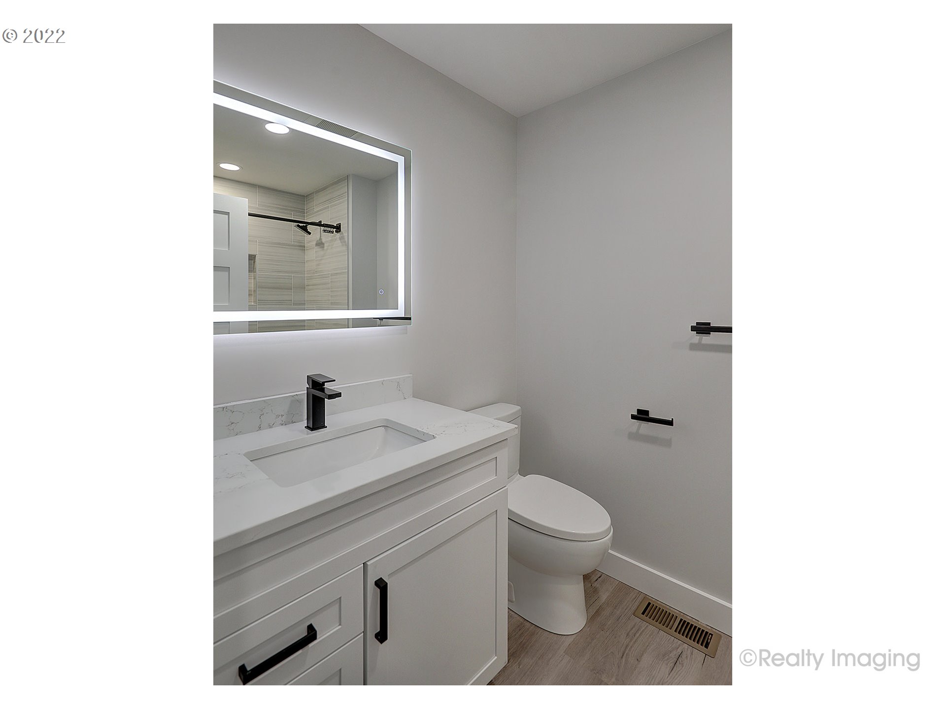 11875 Southwest Ridgeview Terrace Beaverton, OR 97008 - Photo 20 of 32 Bathroom