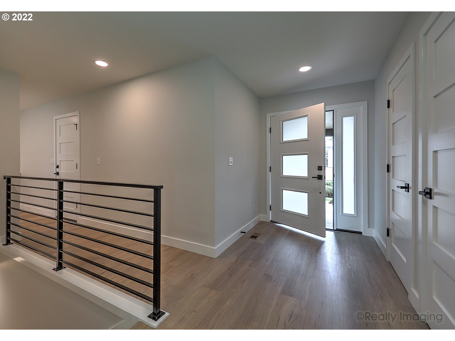 11875 Southwest Ridgeview Terrace Beaverton, OR 97008 - Photo 5 of 32 Entrance/Foyer