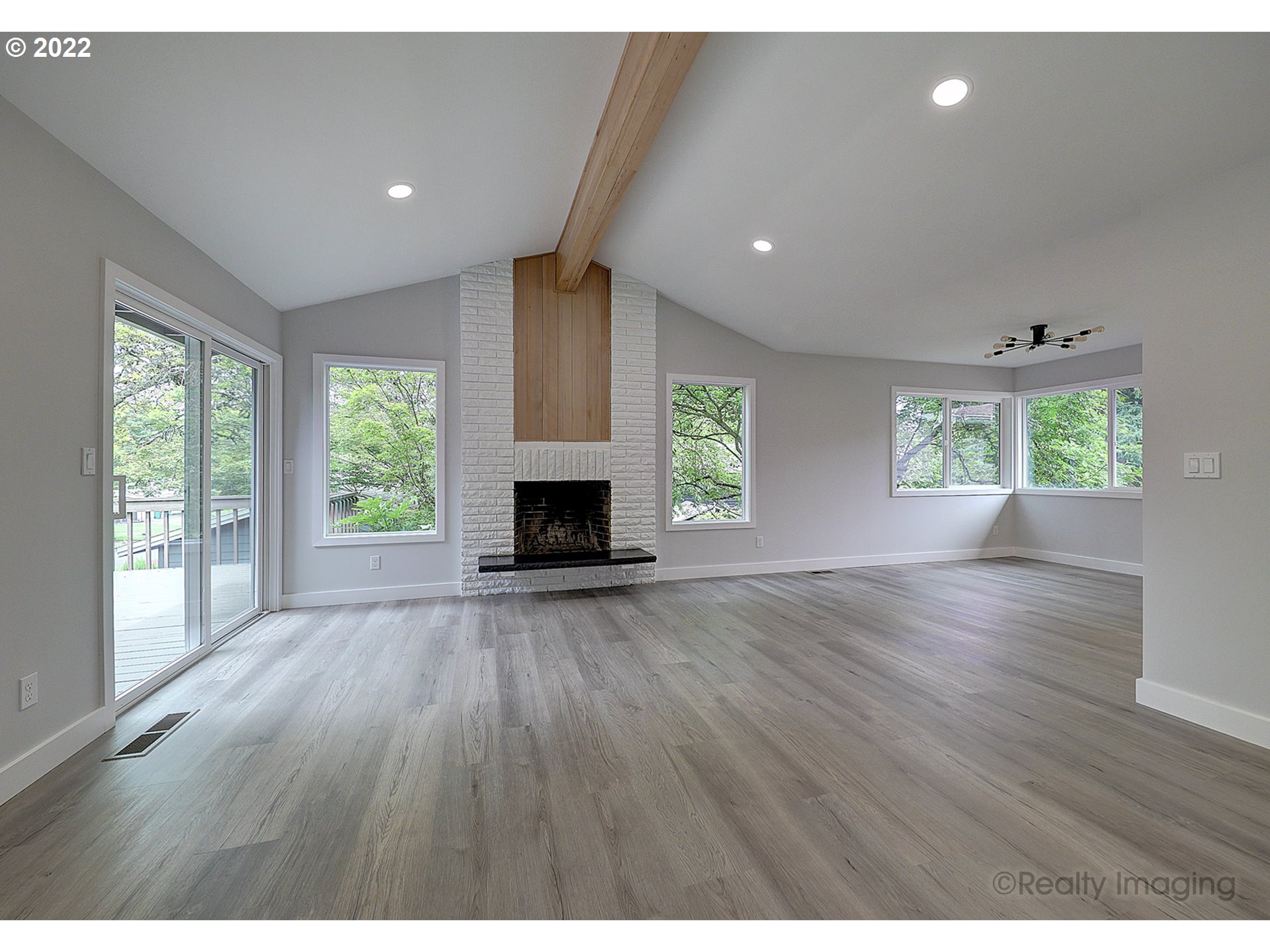 11875 Southwest Ridgeview Terrace Beaverton, OR 97008 - Photo 6 of 32 Living Room/Dining Room