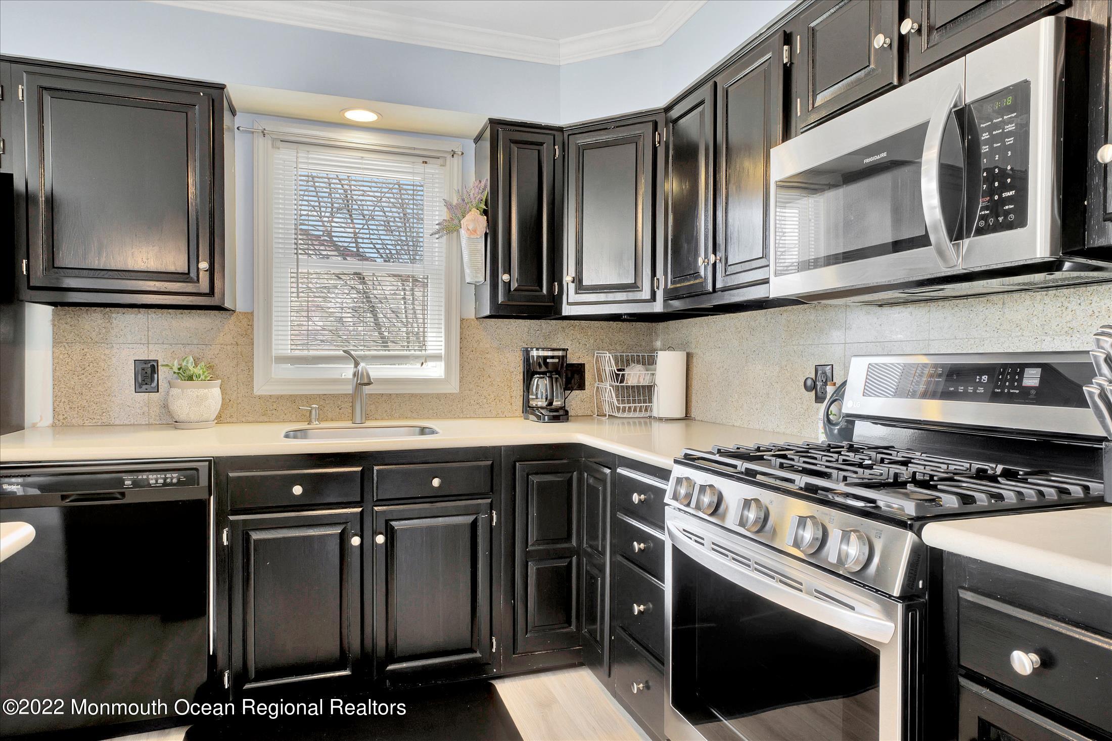 221 Sextant Road Manahawkin, NJ 08050 - Photo 8 of 23 Kitchen2
