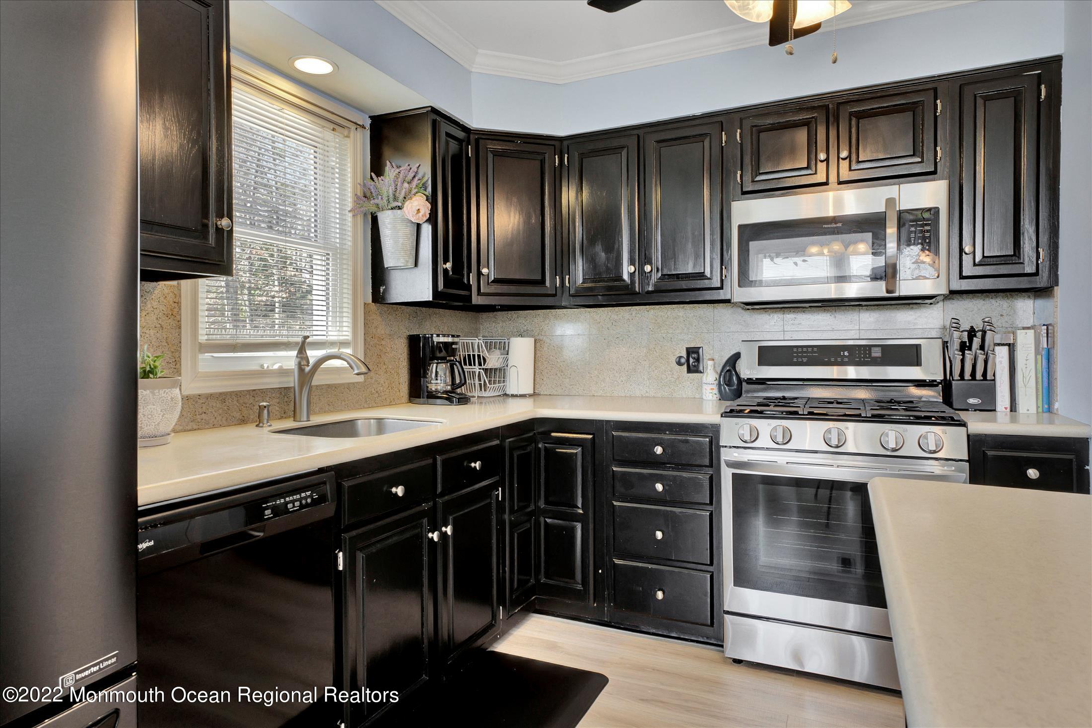 221 Sextant Road Manahawkin, NJ 08050 - Photo 9 of 23 Kitchen3