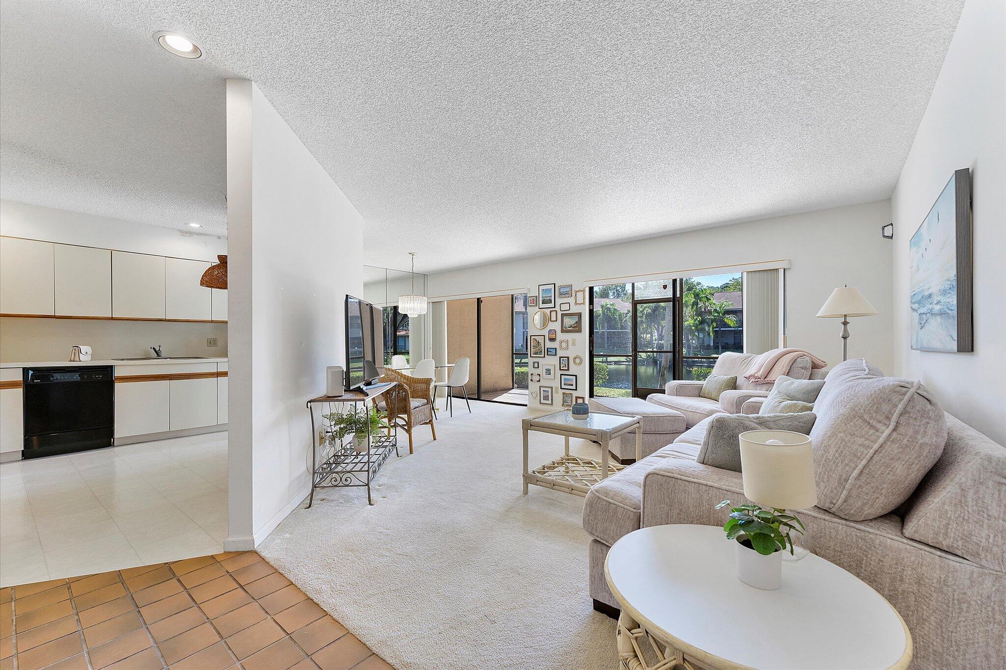 5581 Coach House Circle, Unit B Boca Raton, FL 33486 - Photo 6 of 35 06-5581 Coach House Circle Unit B_006