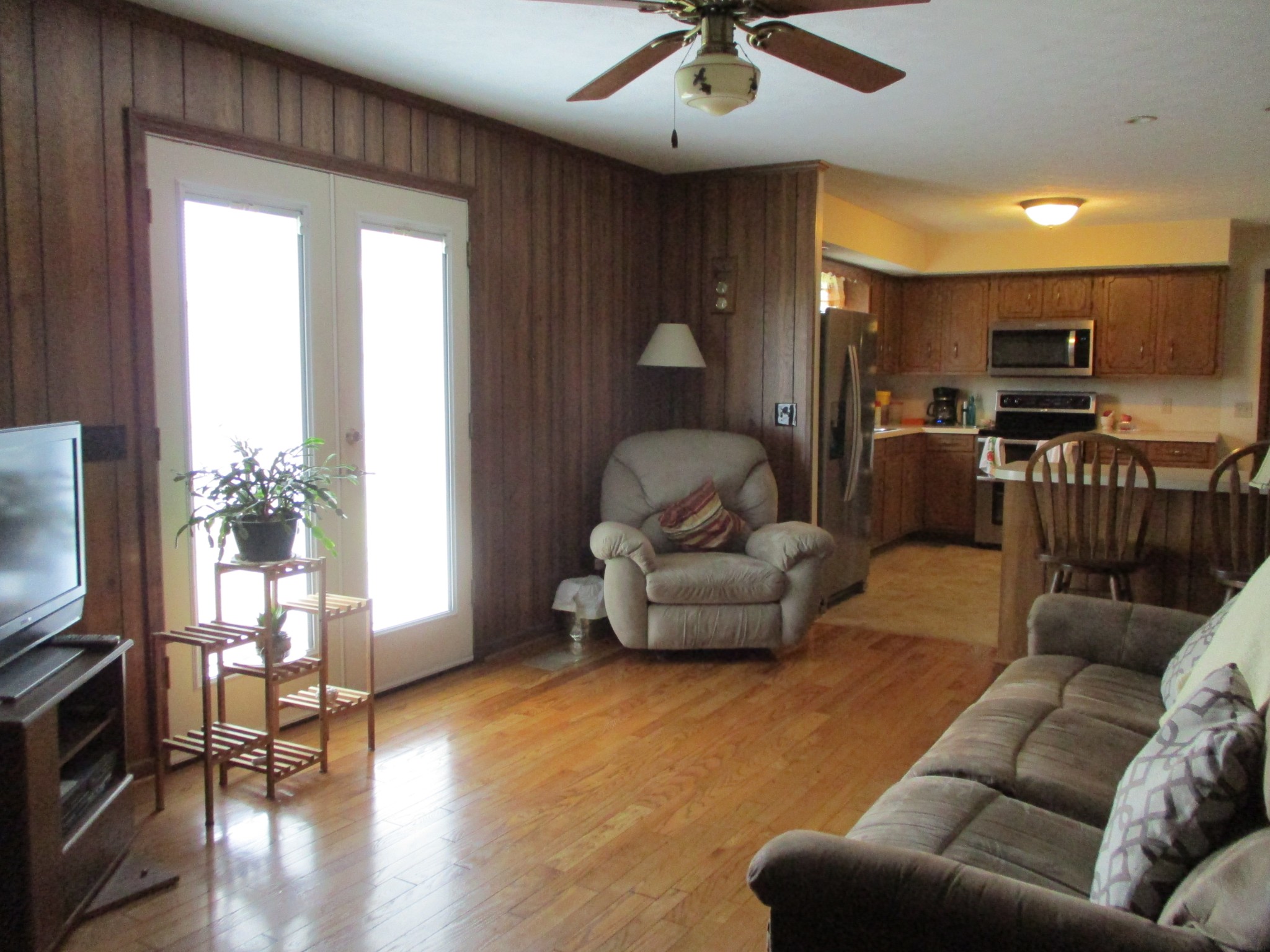 6206 Hickory Ridge Road Lebanon, TN 37090 - Photo 19 of 28 a living room with furniture and a flat screen tv