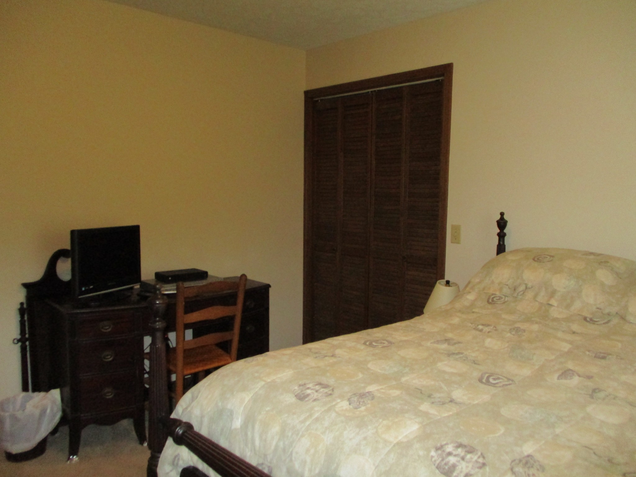 6206 Hickory Ridge Road Lebanon, TN 37090 - Photo 22 of 28 a bedroom with a bed and a desk