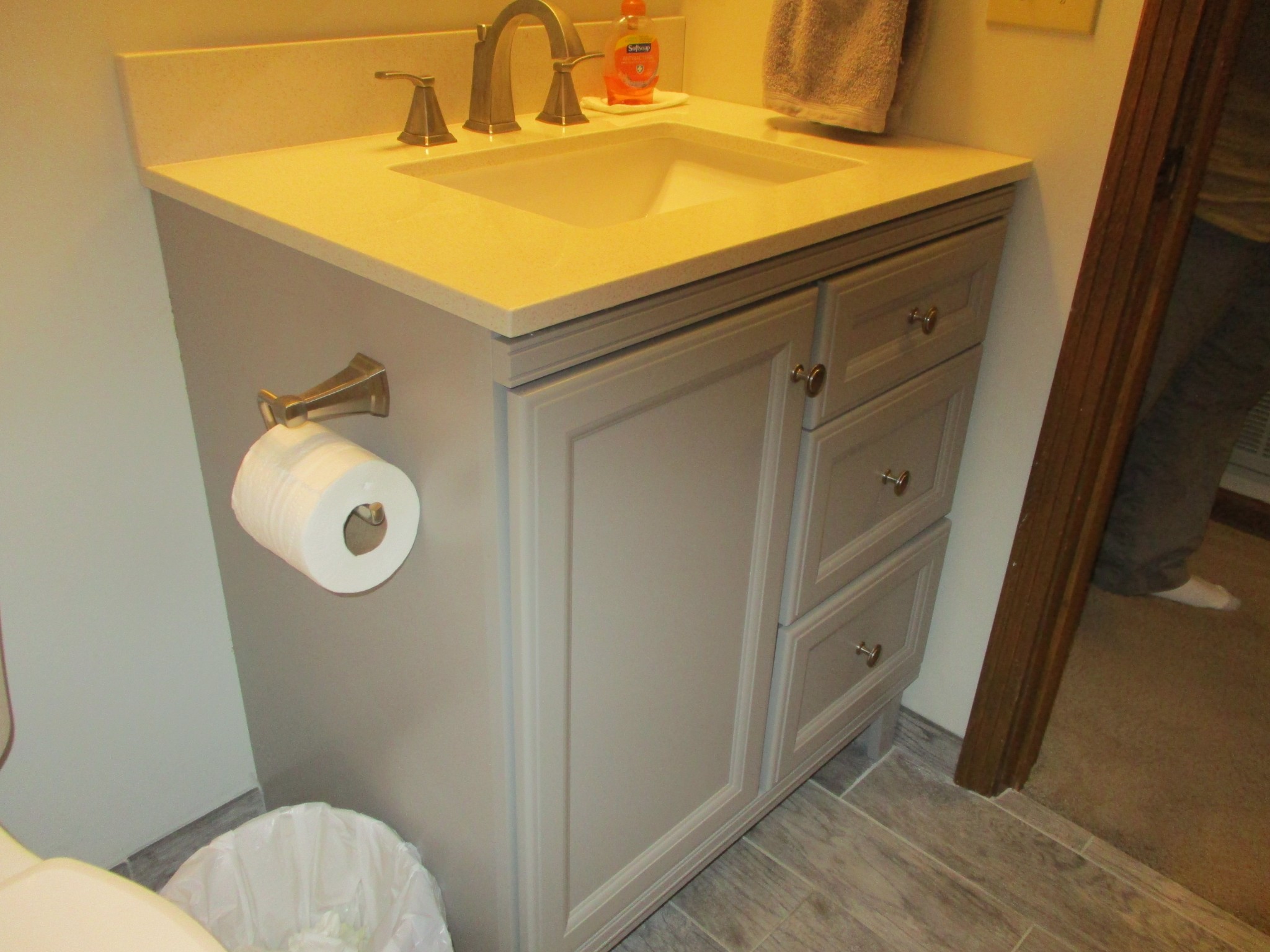 6206 Hickory Ridge Road Lebanon, TN 37090 - Photo 23 of 28 a bathroom with a sink and mirror