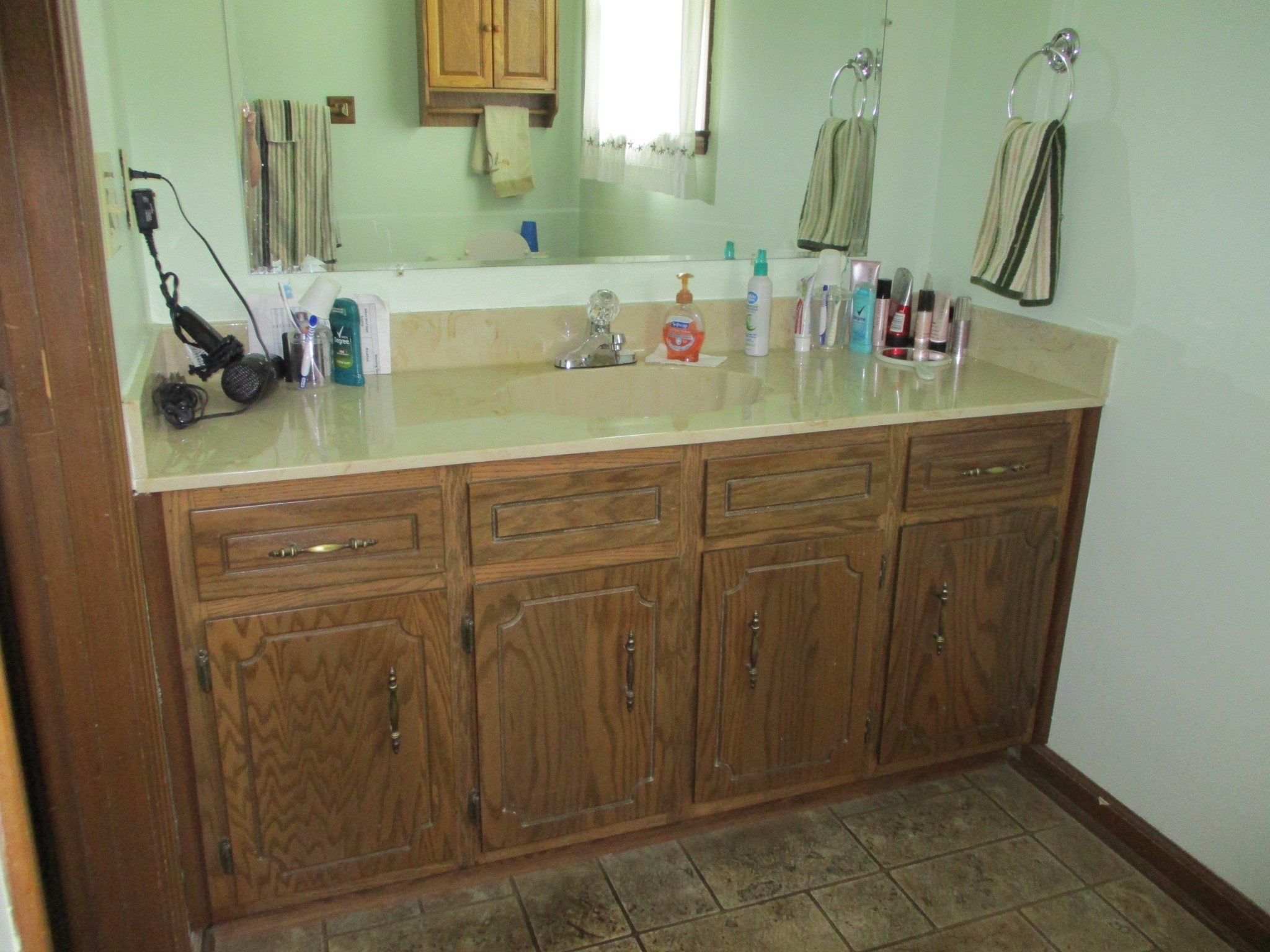 6206 Hickory Ridge Road Lebanon, TN 37090 - Photo 27 of 28 a bathroom with a sink and a mirror