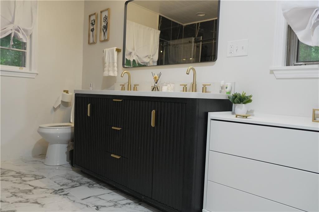 330 Ivy Trail Hartwell, GA 30643 - Photo 14 of 34 a bathroom with a sink and a toilet