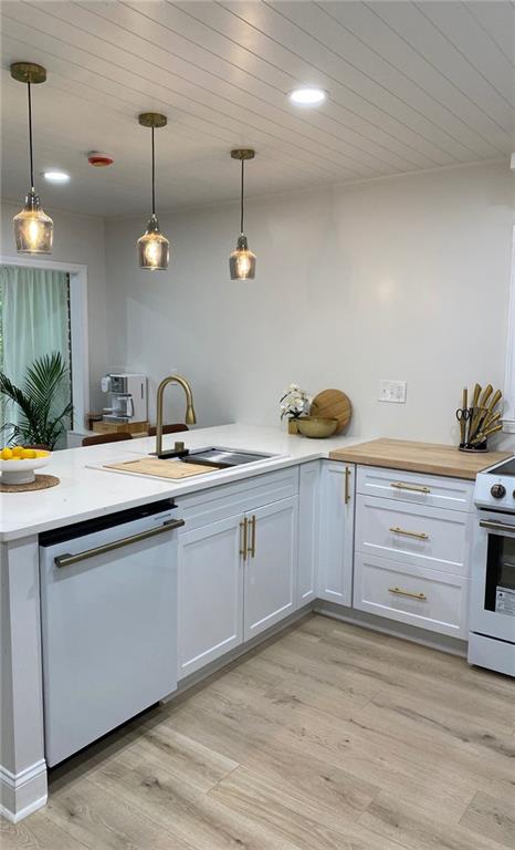 330 Ivy Trail Hartwell, GA 30643 - Photo 8 of 34 a kitchen with a sink and cabinets