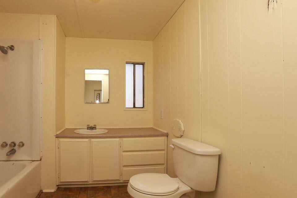 16947 Spring Creek Road Redding, CA 96003 - Photo 16 of 22 a bathroom with a toilet a sink and mirror