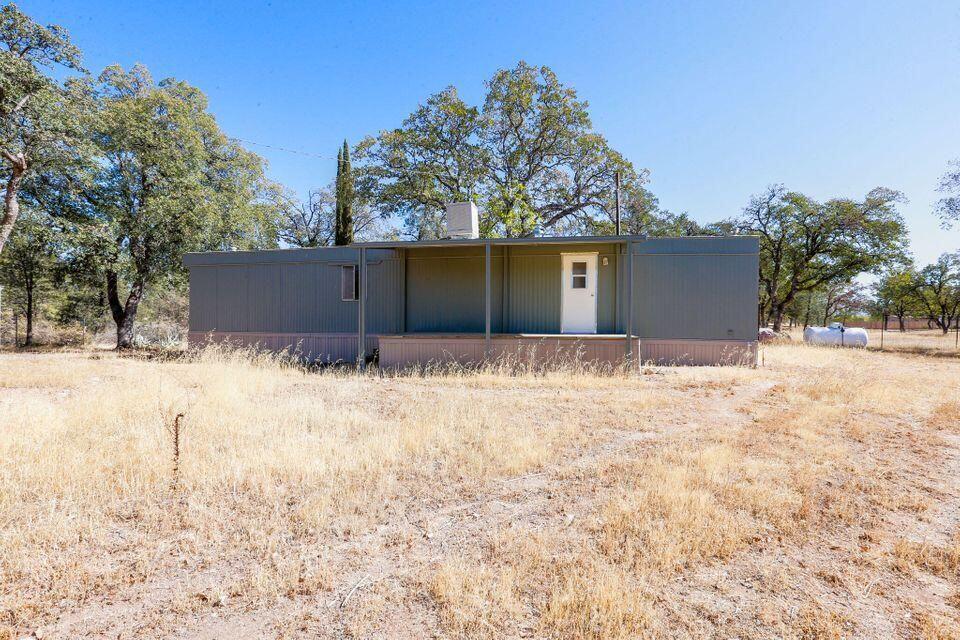 16947 Spring Creek Road Redding, CA 96003 - Photo 3 of 22 a backyard of a house
