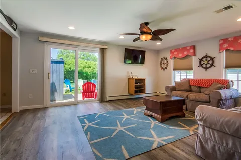 $1,050,000 | 39 Davisville Lane, Narragansett, RI 02882