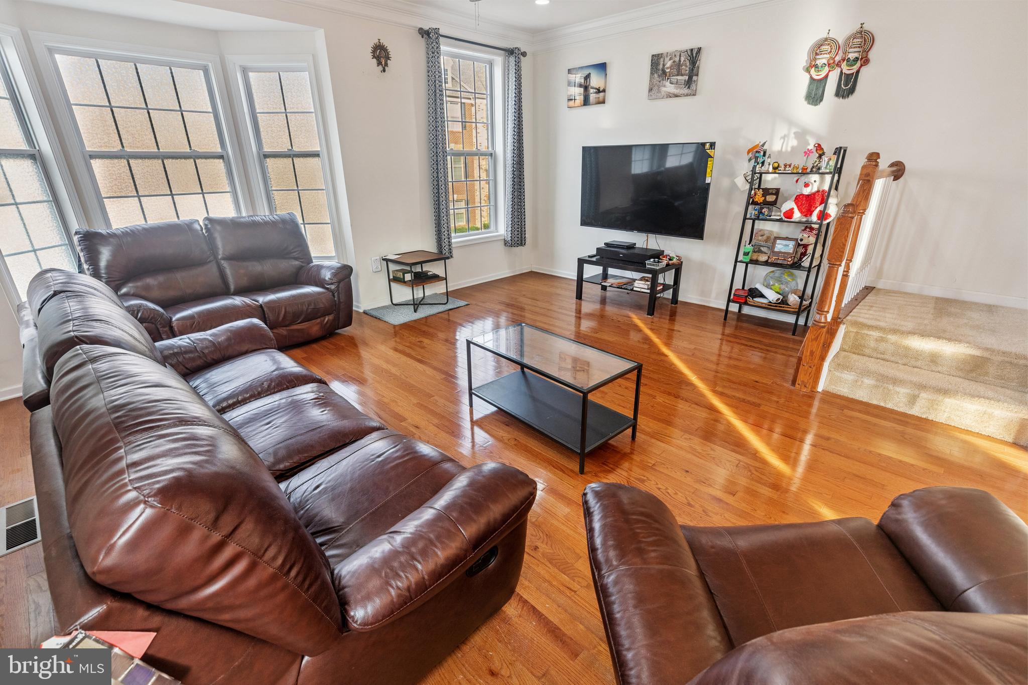 22551 Cambridgeport Square Ashburn, VA 20148 - Photo 20 of 49 a living room with furniture and a flat screen tv