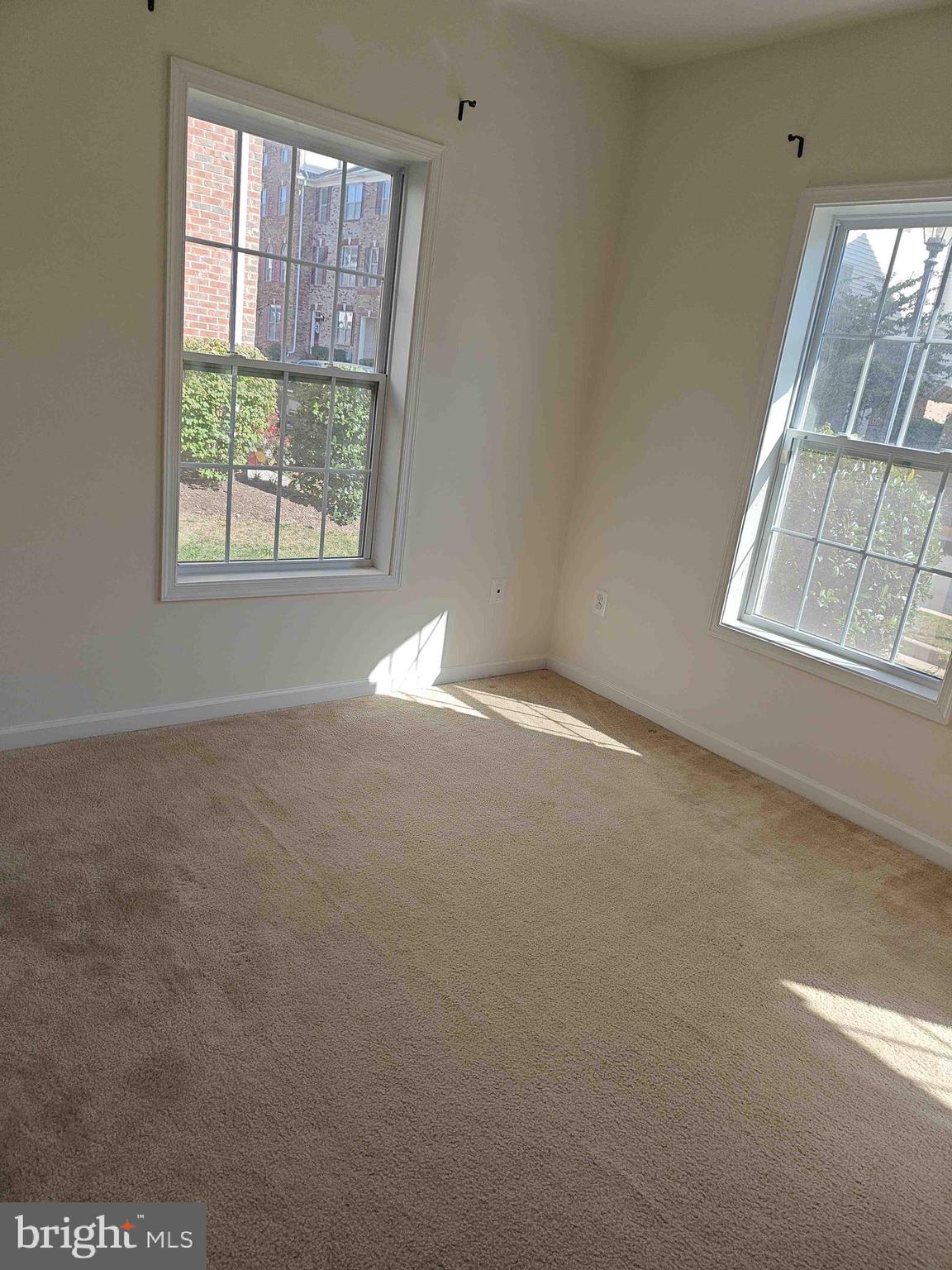 22551 Cambridgeport Square Ashburn, VA 20148 - Photo 34 of 49 an empty room with windows