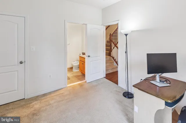 a very nice looking room with a workspace