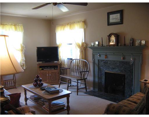 326 Hawthorne Road Pittsburgh, PA 15209 - Photo 2 of 18 Living Room. 20x12 spacious room with decorative fireplace, light & bright room gets morning sun