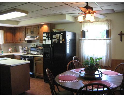 326 Hawthorne Road Pittsburgh, PA 15209 - Photo 14 of 18 Kitchen.