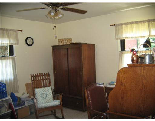326 Hawthorne Road Pittsburgh, PA 15209 - Photo 6 of 18 Bedroom. first fl 2nd bed can be office, light and bright newer carpet and good sized closet.