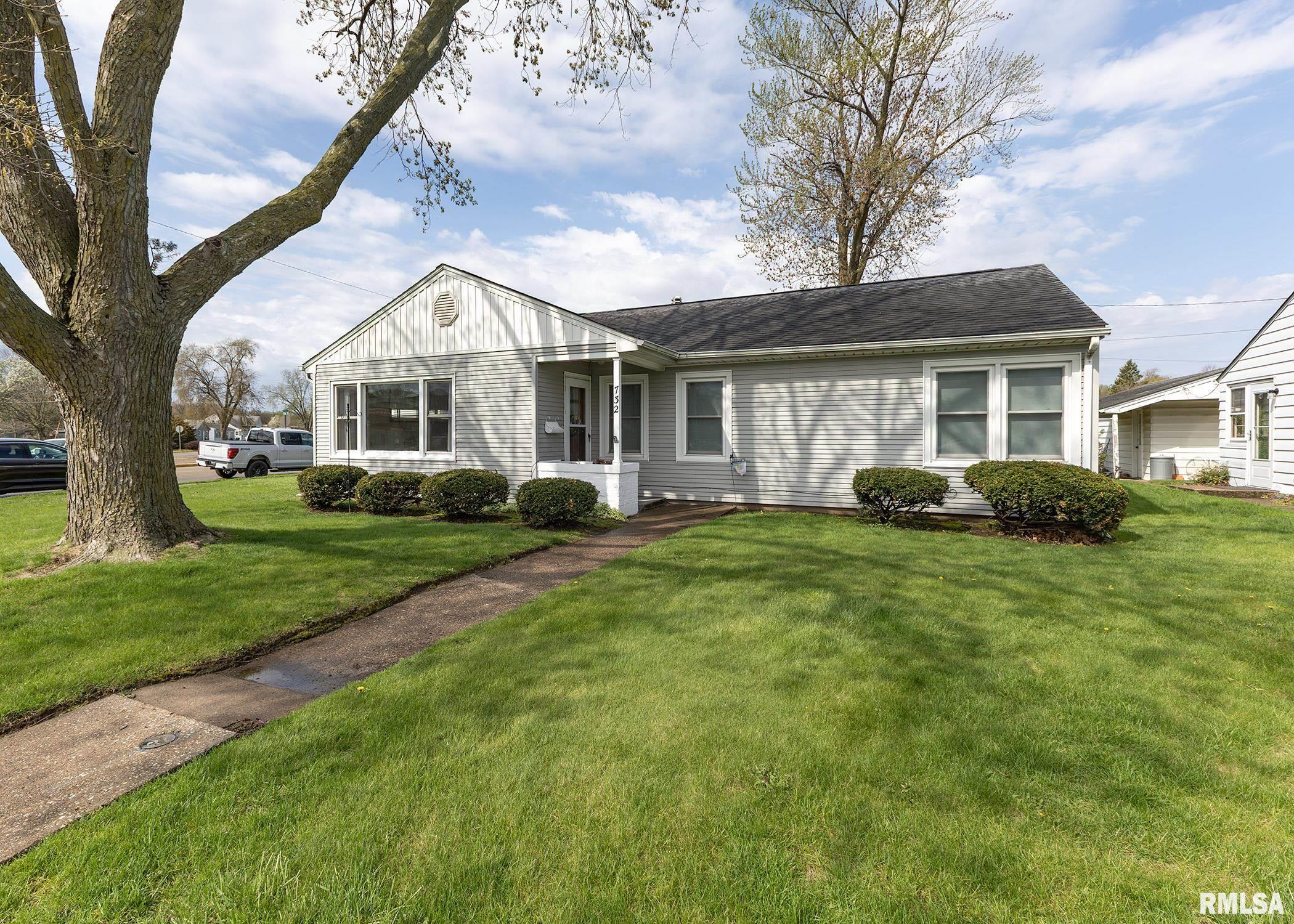 732 Argyle Court Clinton, IA 52732 - Photo 1 of 25