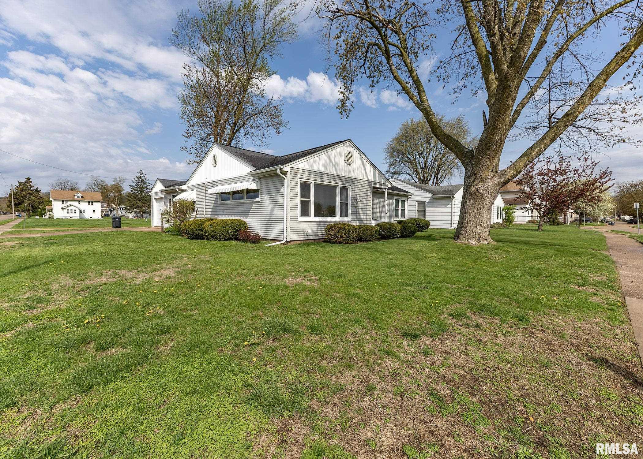 732 Argyle Court Clinton, IA 52732 - Photo 2 of 25