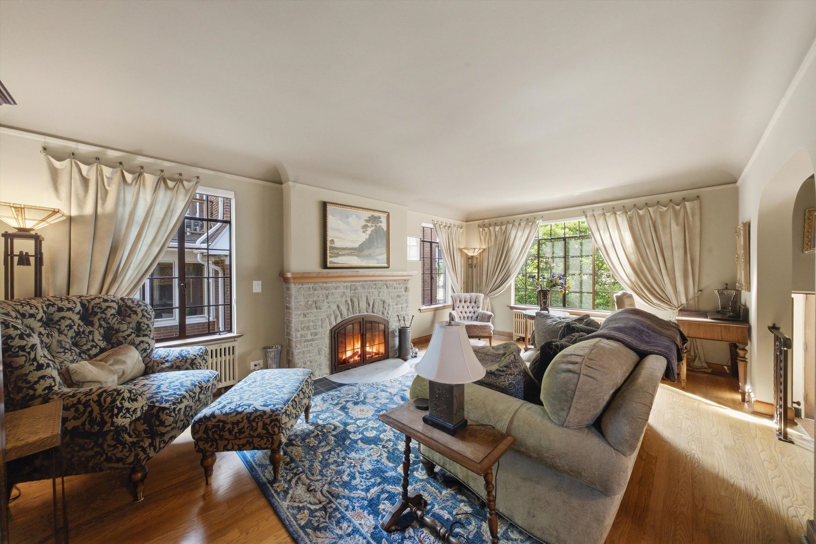 327 Selborne Road Riverside, IL 60546 - Photo 10 of 40 Gallery Image 10