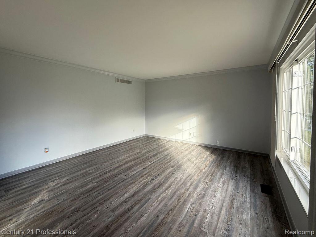 100 Longford Drive Rochester Hills, MI 48309 - Photo 8 of 47