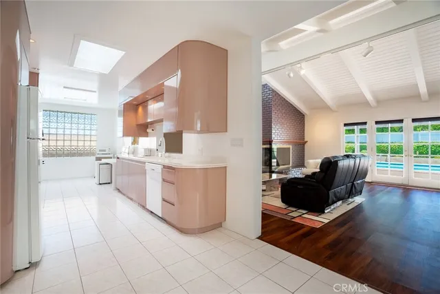 $1,422,500 | 900 North California Street, Burbank, CA 91505