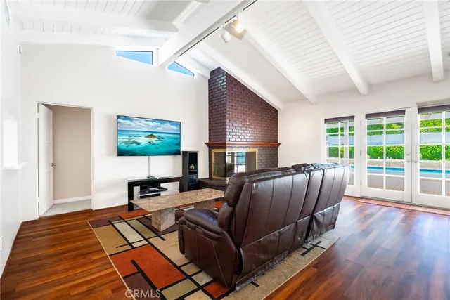 $1,422,500 | 900 North California Street, Burbank, CA 91505