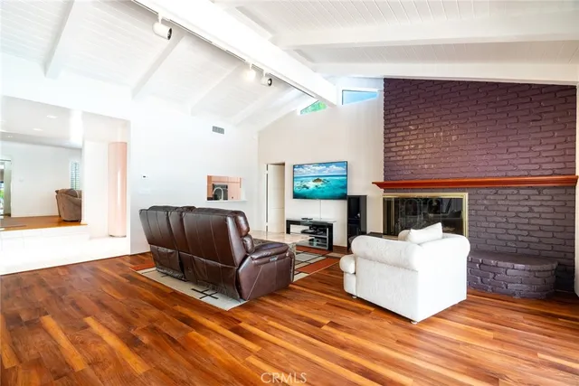 $1,422,500 | 900 North California Street, Burbank, CA 91505