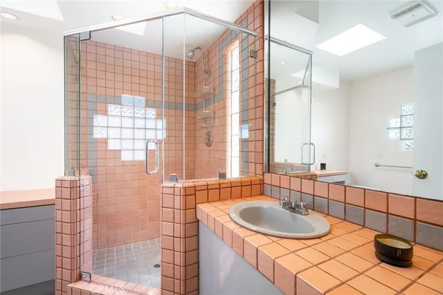 $1,422,500 | 900 North California Street, Burbank, CA 91505