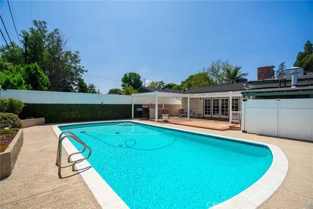 $1,422,500 | 900 North California Street, Burbank, CA 91505