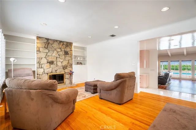 $1,422,500 | 900 North California Street, Burbank, CA 91505