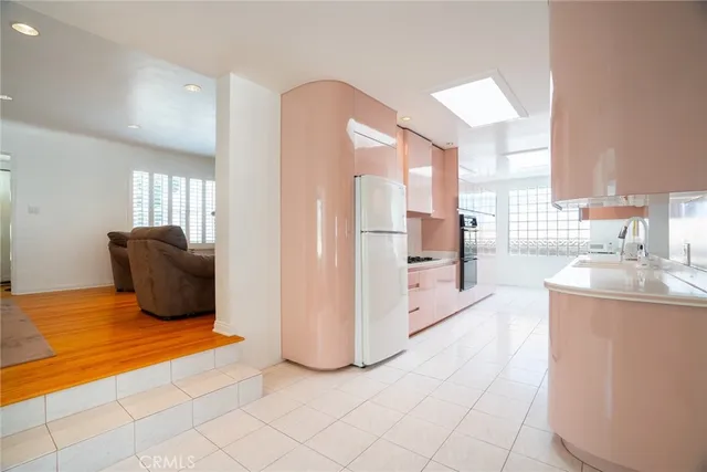 $1,422,500 | 900 North California Street, Burbank, CA 91505