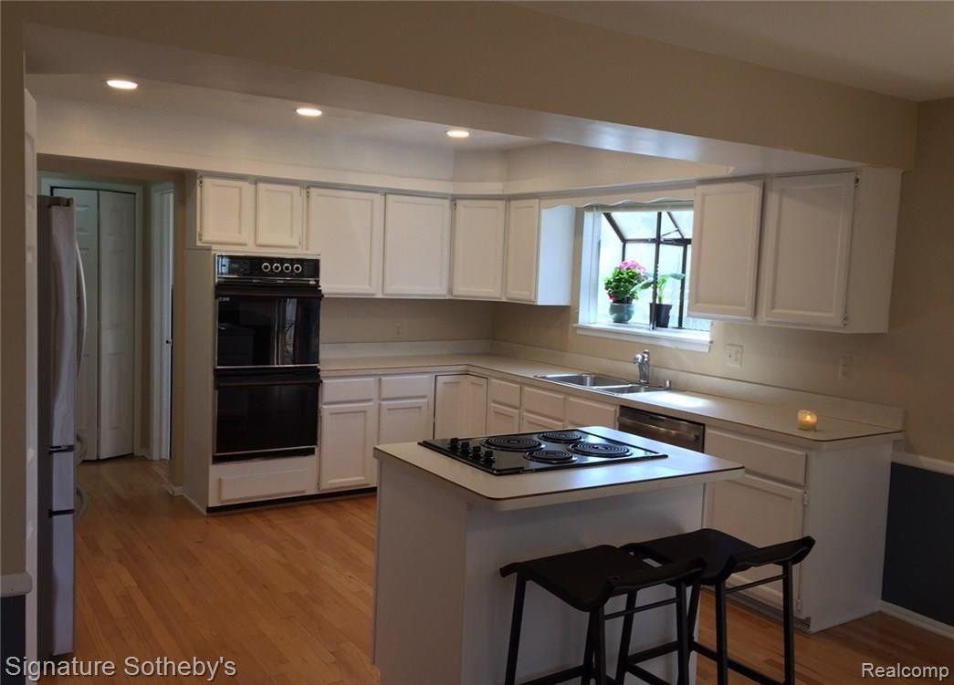 3670 Winter Creek Road Rochester, MI 48307 - Photo 2 of 41 IMG_1445.JPG Kitchen