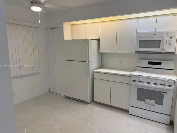 $2,050 | 12600 Southwest 5th Court, Unit 108L, Pembroke Pines, FL 33027