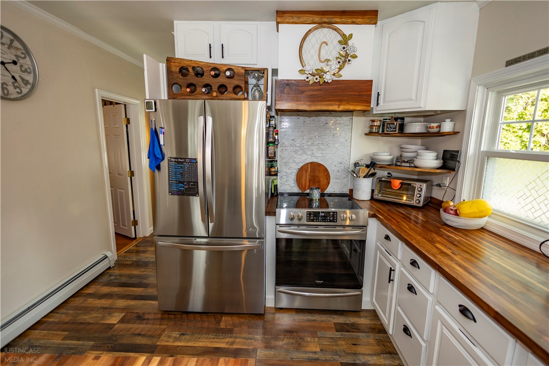 136 Aborn Avenue Warwick, RI 02888 - Photo 13 of 44