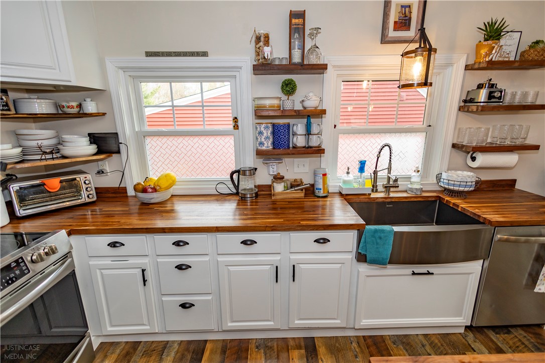 136 Aborn Avenue Warwick, RI 02888 - Photo 17 of 44