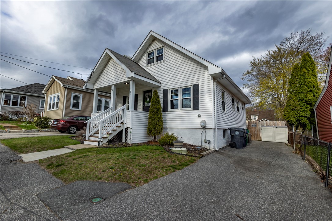 136 Aborn Avenue Warwick, RI 02888 - Photo 2 of 44