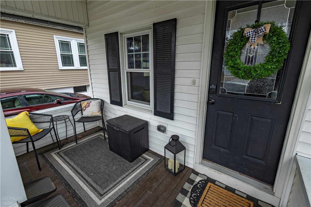 136 Aborn Avenue Warwick, RI 02888 - Photo 3 of 44