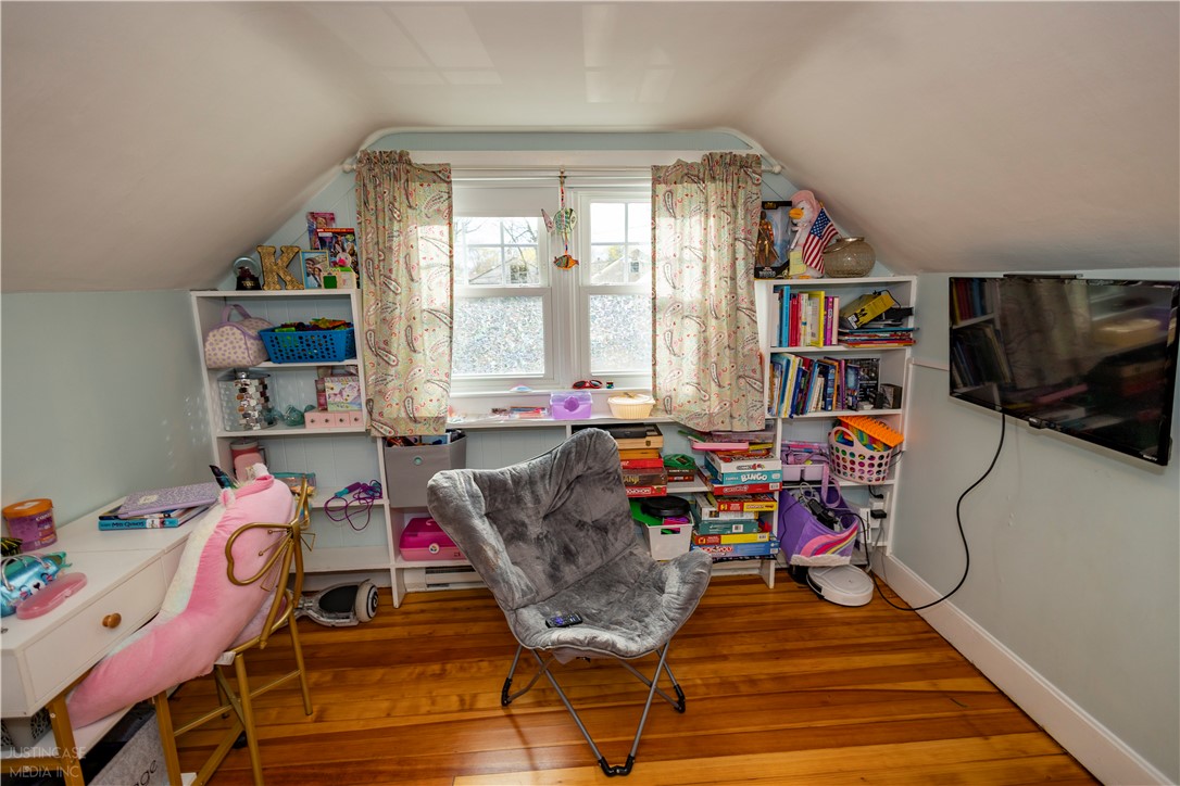 136 Aborn Avenue Warwick, RI 02888 - Photo 32 of 44